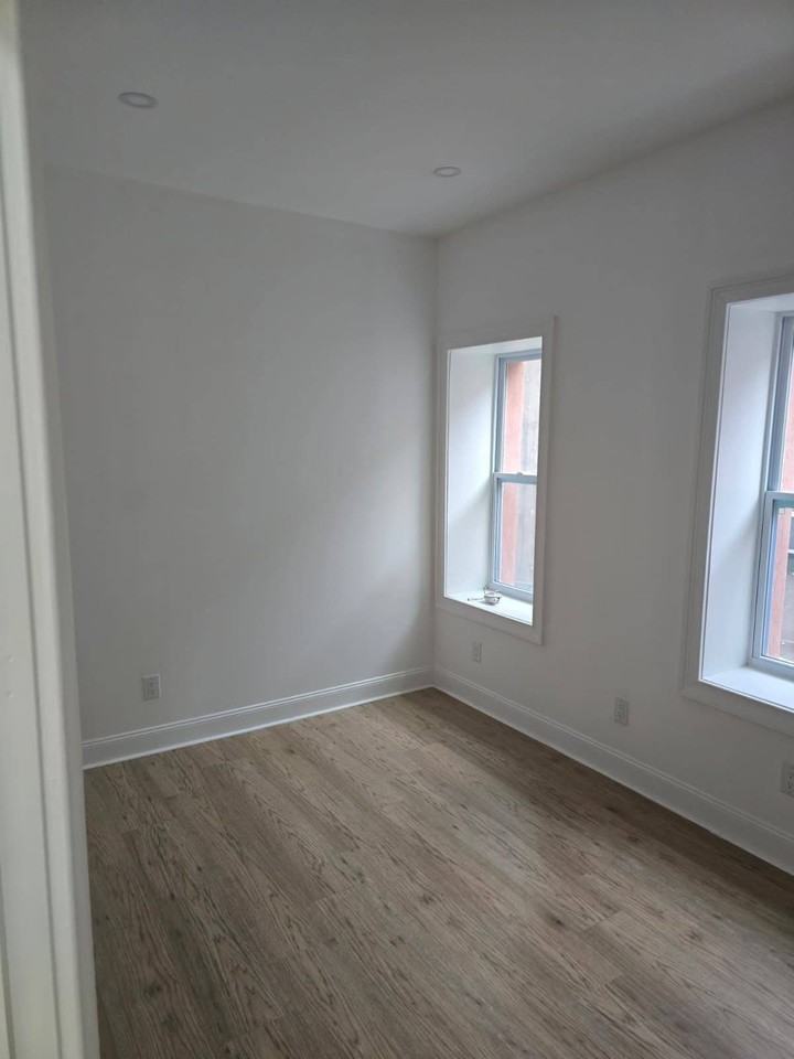 2050 Strauss St #2 - Photo 3 of 11