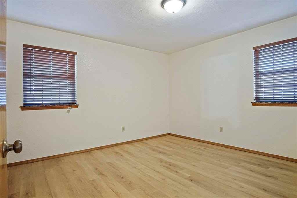 1125 N Patterson Dr - Photo 2 of 34