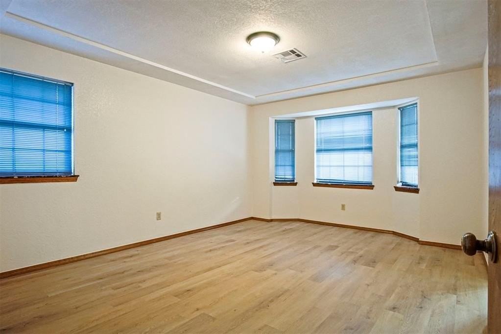 1125 N Patterson Dr - Photo 5 of 34