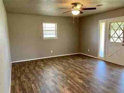 1810 Bellaire Dr - Photo 2 of 15