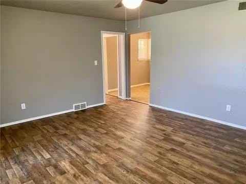 1810 Bellaire Dr - Photo 3 of 15