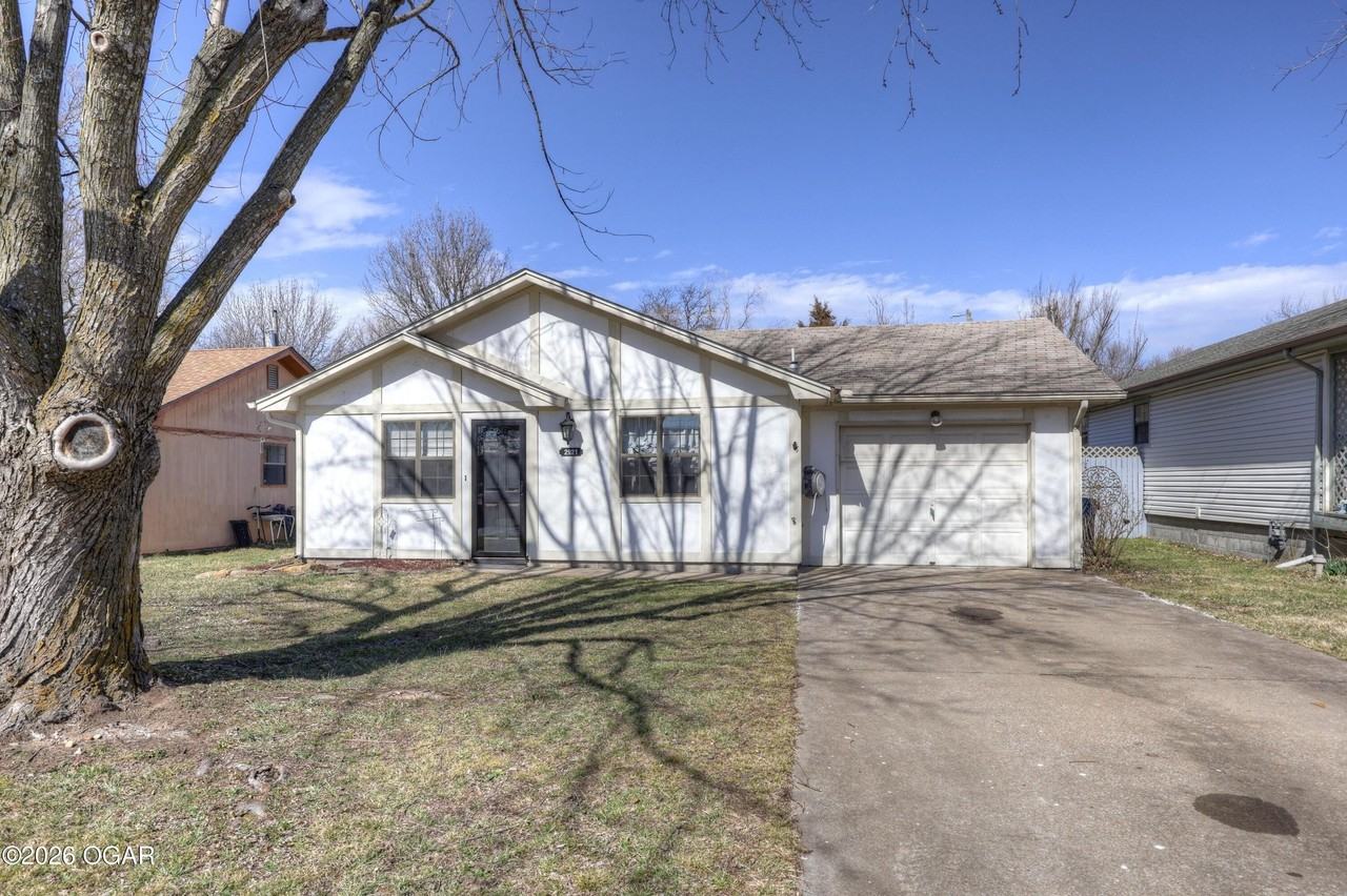 2921 W 16th St - Photo 2 of 33