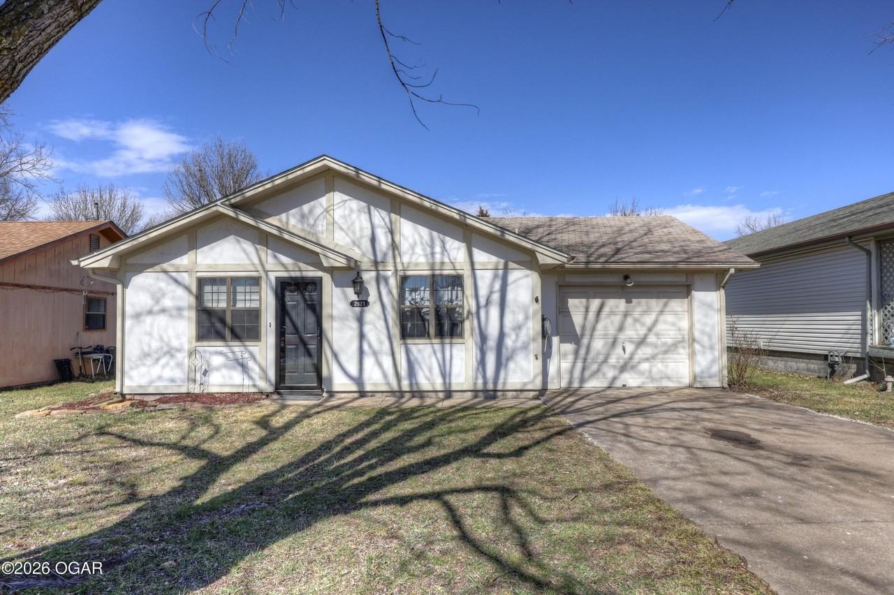 2921 W 16th St - Photo 3 of 33