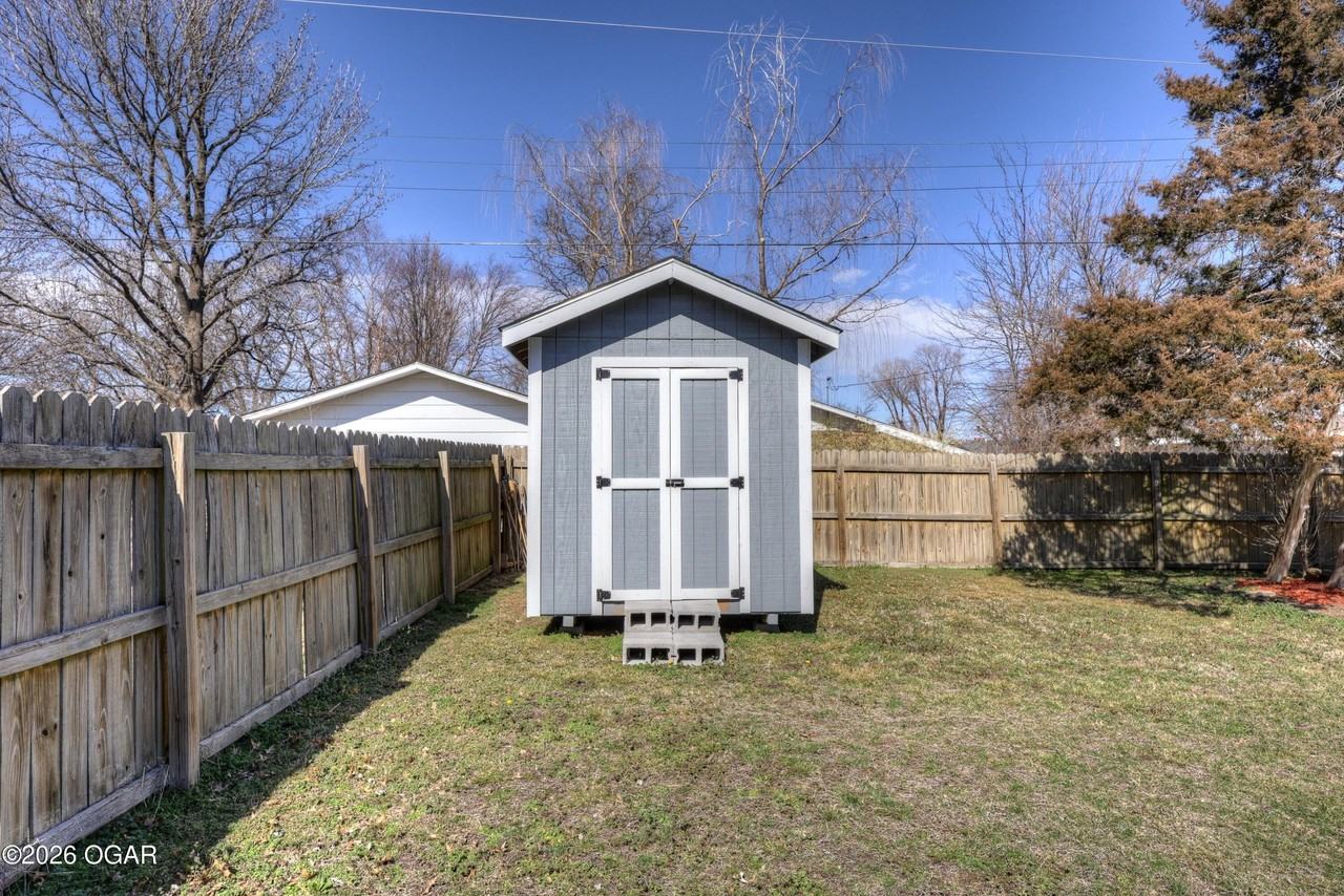 2921 W 16th St - Photo 5 of 33