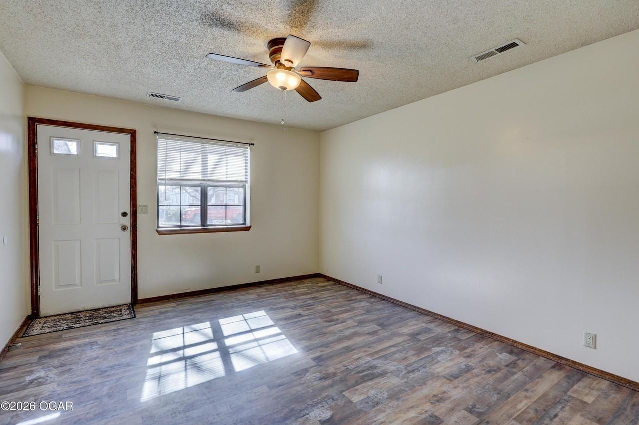 2921 W 16th St - Photo 7 of 33