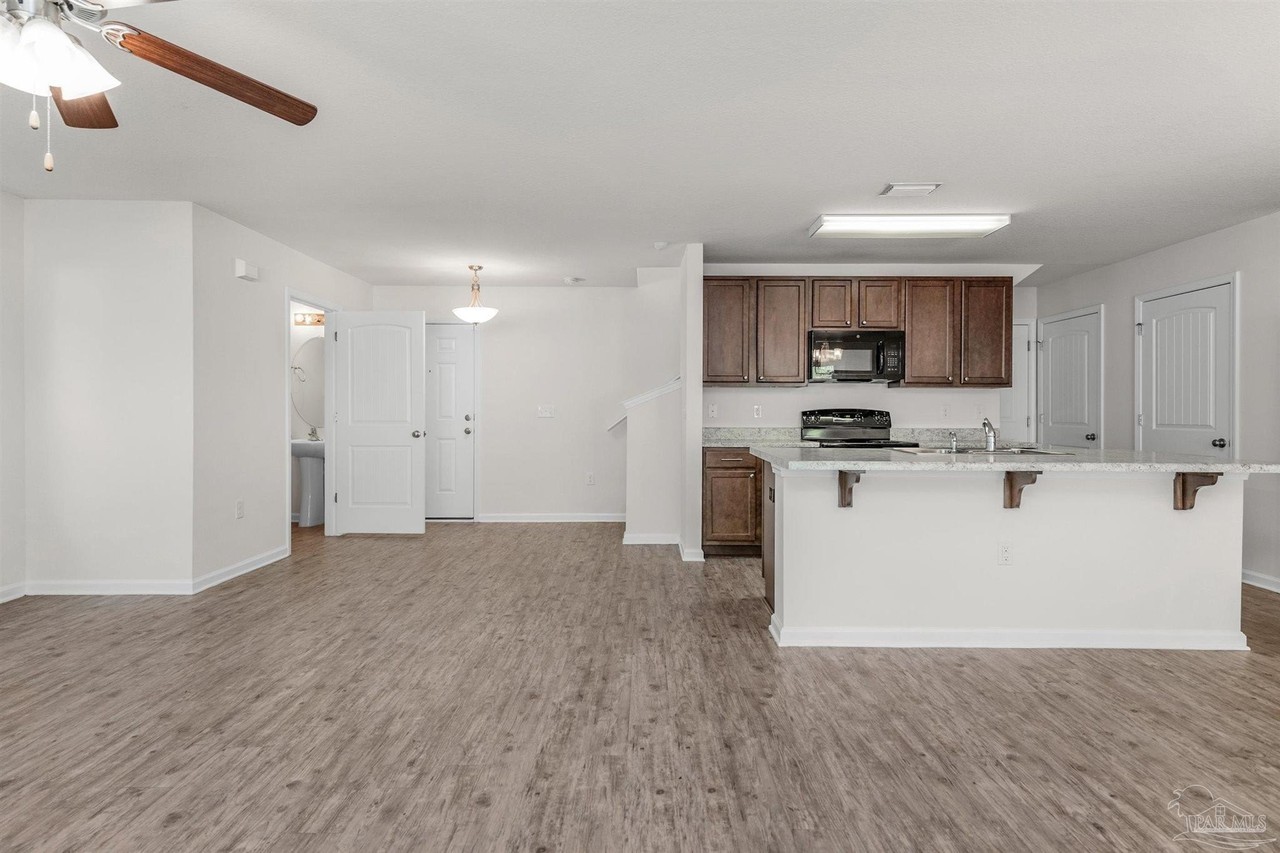 5864 Magnolia Bend Blvd - Photo 4 of 36