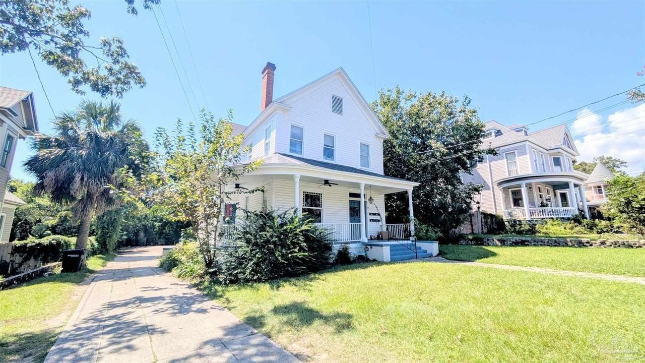 911 N Spring St Apt 4 - Photo 2 of 16