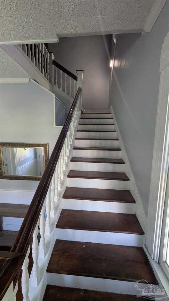 911 N Spring St Apt 4 - Photo 4 of 16