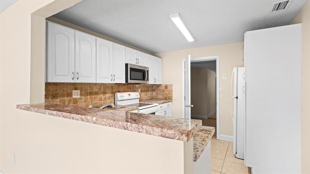 2541 Ne 9th Ave - Photo 4 of 24