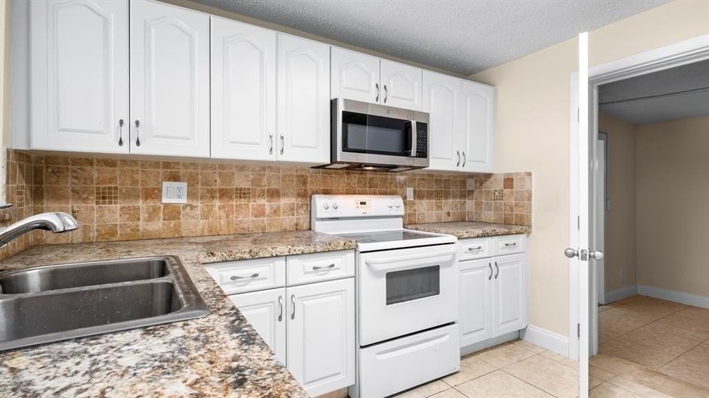 2541 Ne 9th Ave - Photo 6 of 24