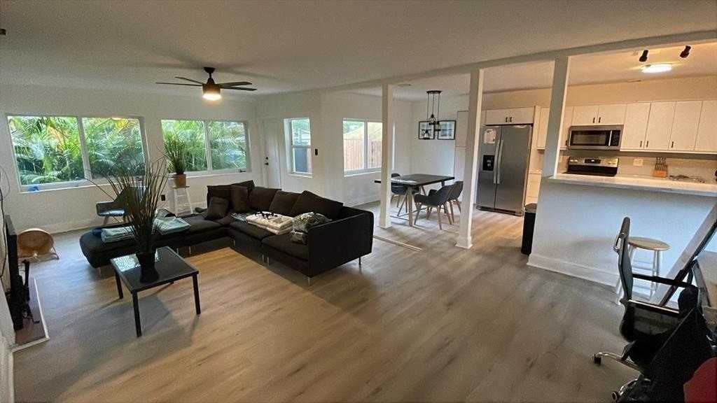 1344 Ne 16th Ave #1344 - Photo 4 of 10