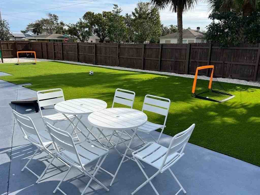 1810 Elizabeth St - Photo 3 of 27