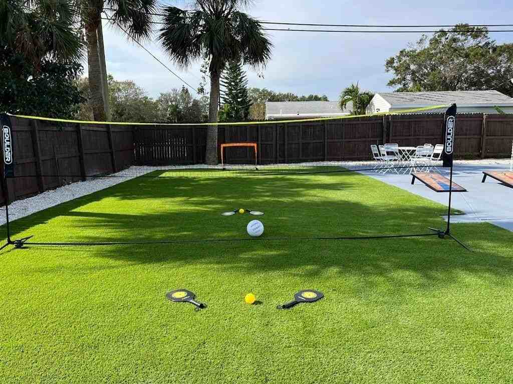 1810 Elizabeth St - Photo 4 of 27