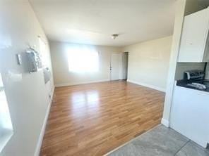 1133 W 28th St - Photo 5 of 6