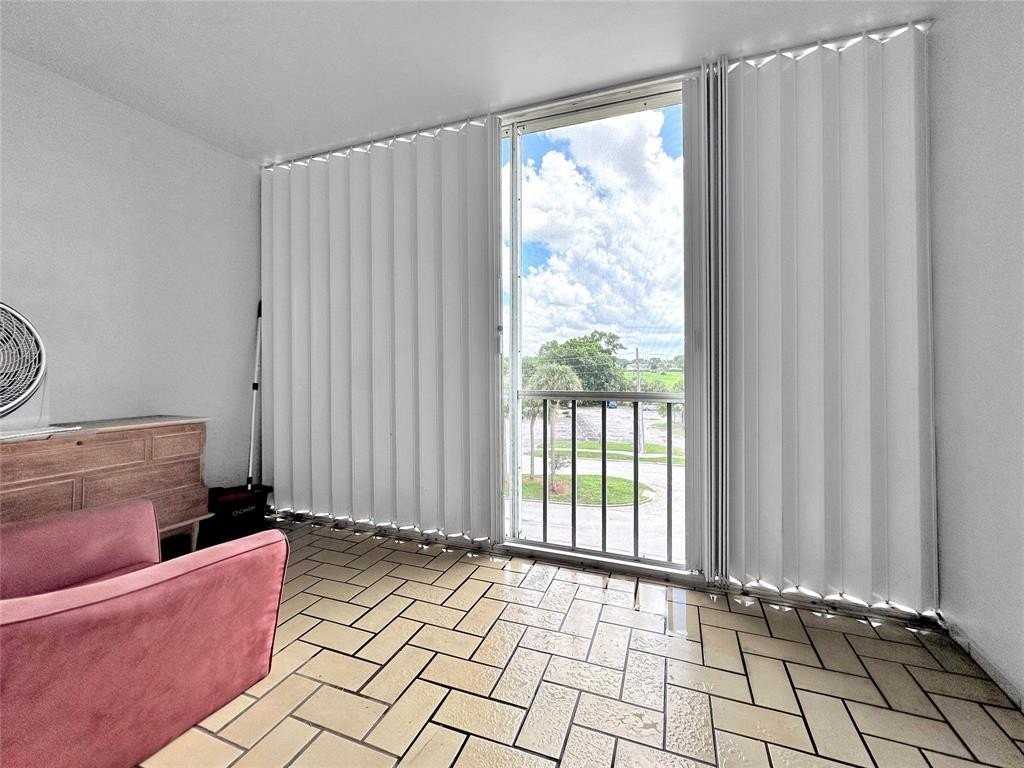 1005 Country Club Dr #404 - Photo 4 of 13