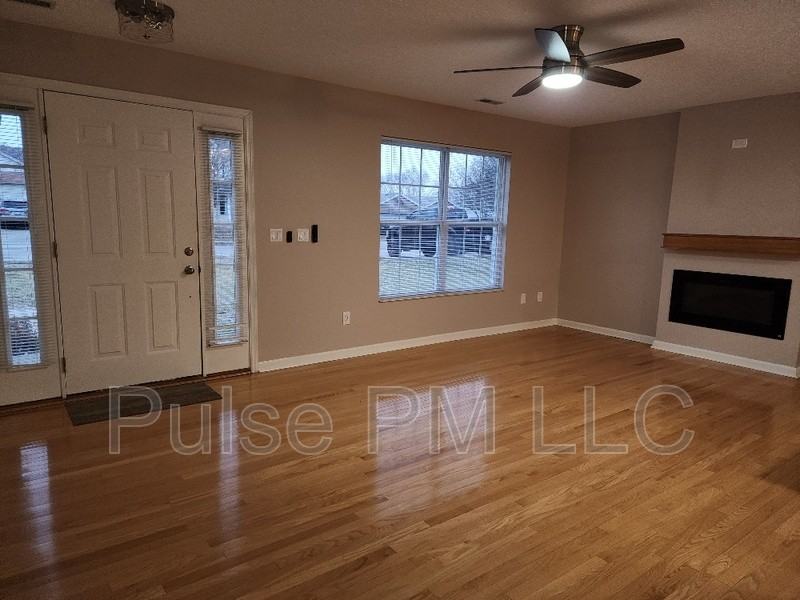 3234 Campaign Dr - Photo 5 of 32