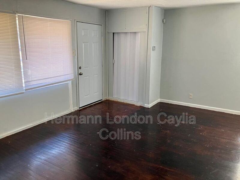 9839 Medford Dr - Photo 3 of 12