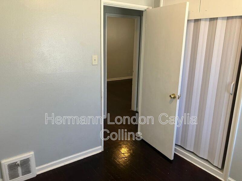 9839 Medford Dr - Photo 6 of 12