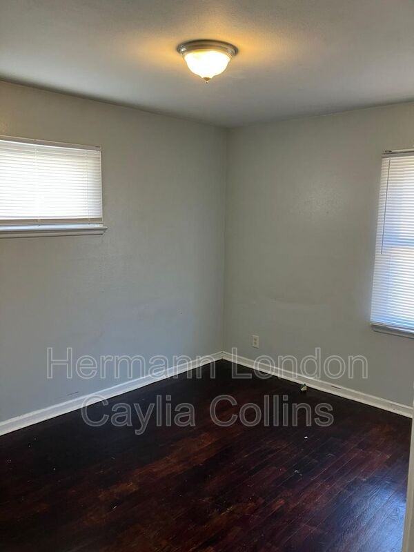 9839 Medford Dr - Photo 7 of 12