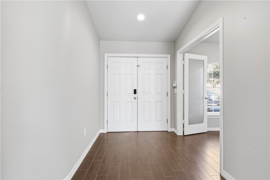 561 Croton Ave - Photo 2 of 25