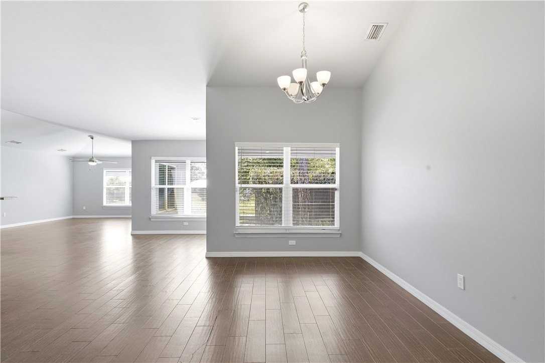 561 Croton Ave - Photo 4 of 25