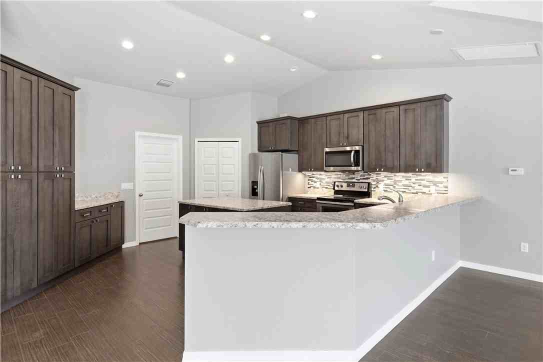 561 Croton Ave - Photo 5 of 25