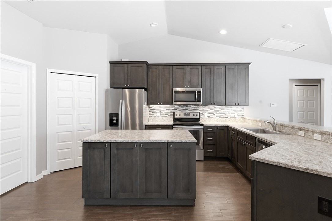 561 Croton Ave - Photo 6 of 25