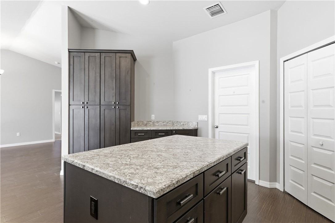 561 Croton Ave - Photo 7 of 25