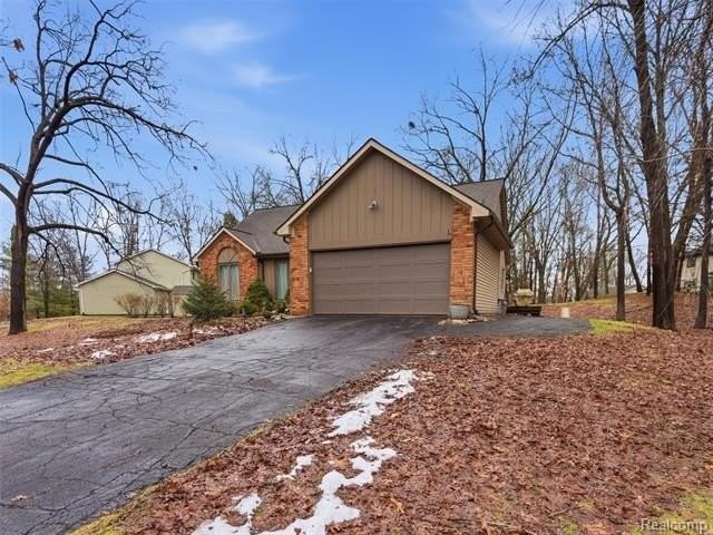 4495 Maybee Rd - Photo 5 of 50