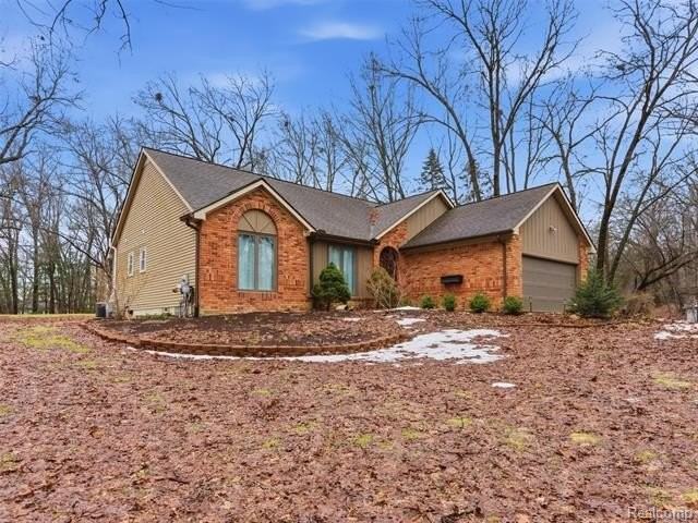 4495 Maybee Rd - Photo 6 of 50