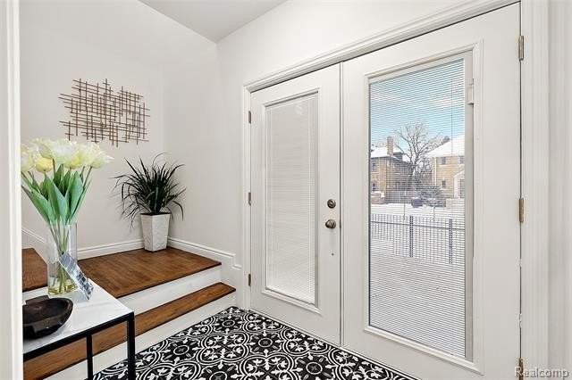 2080 Gladstone St - Photo 3 of 35