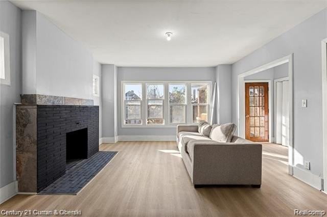 3764 W Euclid St - Photo 3 of 17