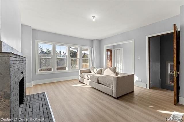 3764 W Euclid St - Photo 4 of 17