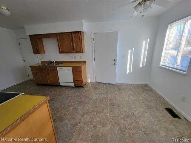 2311 11th St - Photo 2 of 10