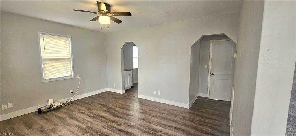 9210 Phillip Ave - Photo 2 of 12