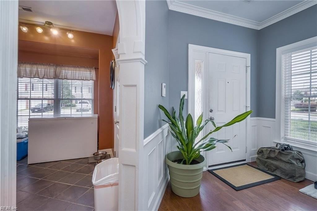 2327 Charing Cross Rd - Photo 3 of 18