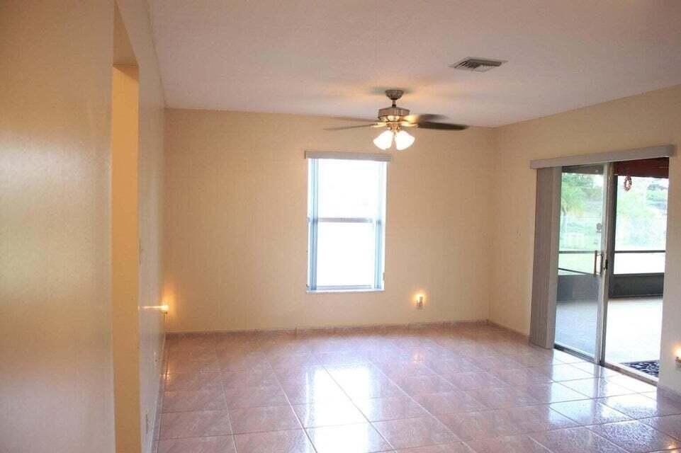 221 Bilbao St - Photo 4 of 17