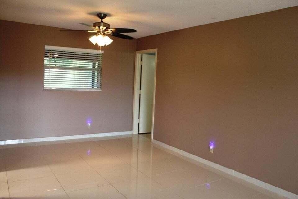 221 Bilbao St - Photo 6 of 17