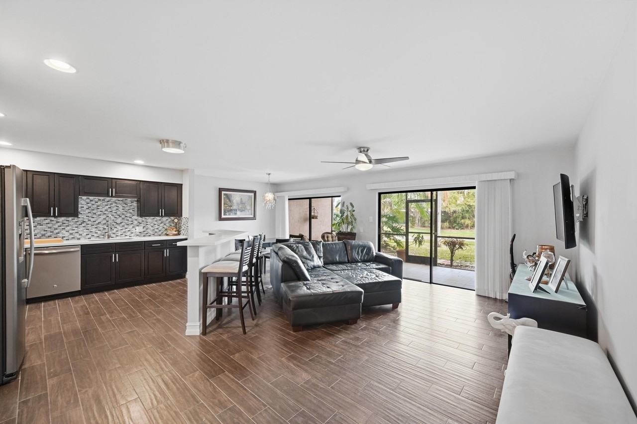 5550 Coach House Cir #B - Photo 3 of 17