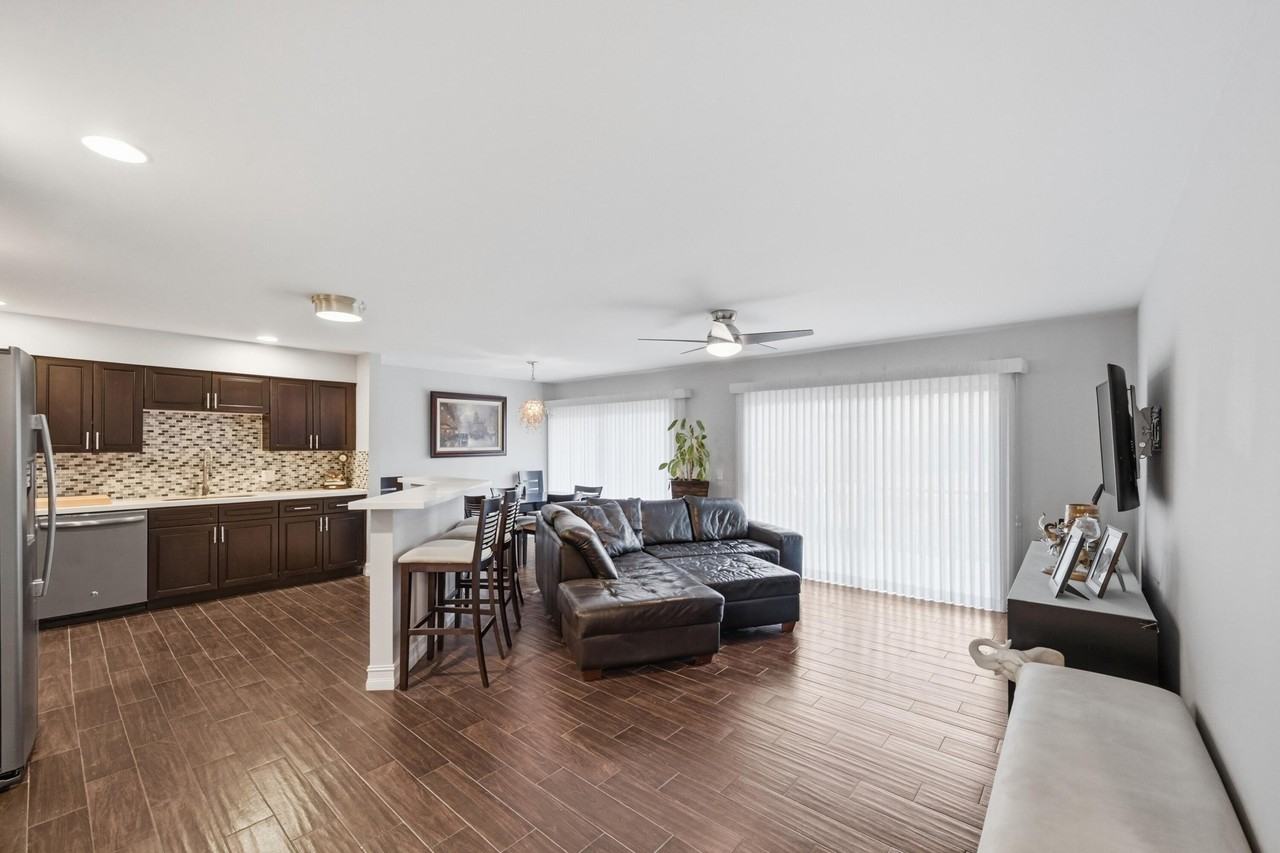 5550 Coach House Cir #B - Photo 4 of 17