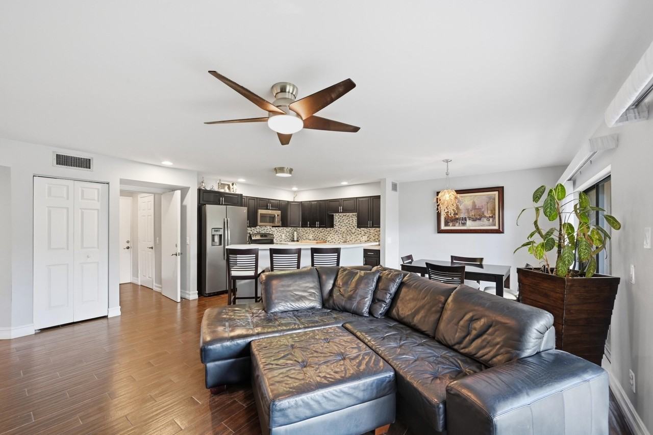 5550 Coach House Cir #B - Photo 5 of 17