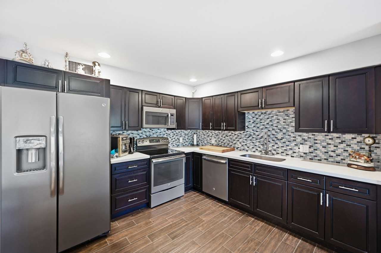 5550 Coach House Cir #B - Photo 7 of 17