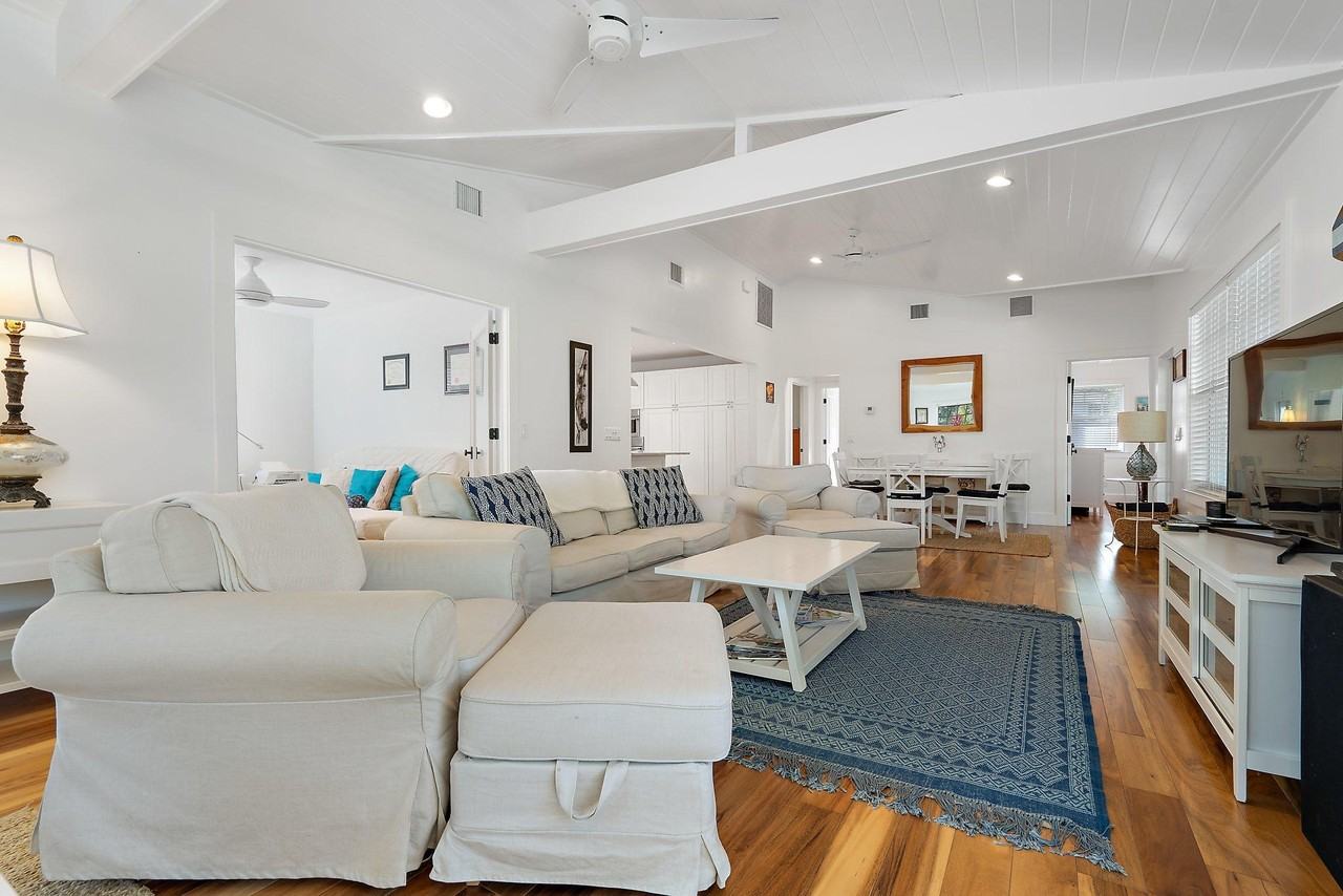 461 Jupiter Ln - Photo 7 of 50