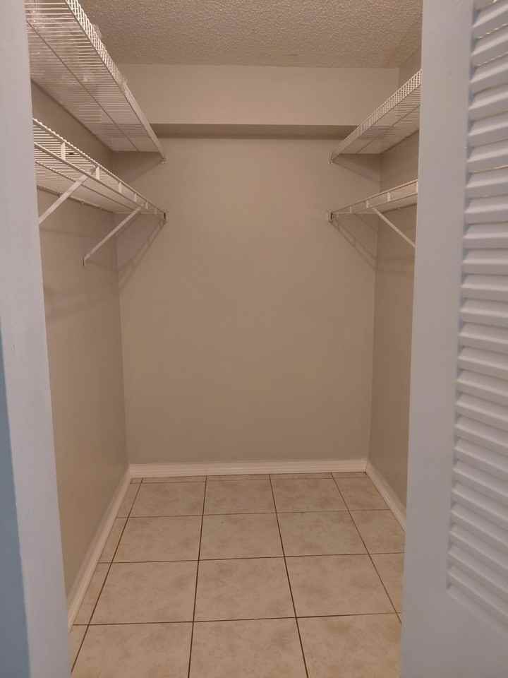 4225 S 57th Ave #B - Photo 7 of 9