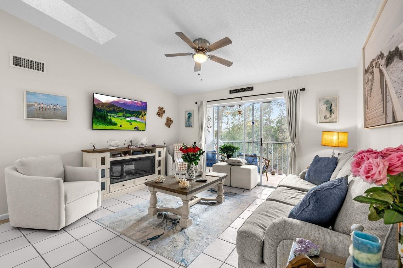 2502 Se Anchorage Cv #E3 - Photo 5 of 40