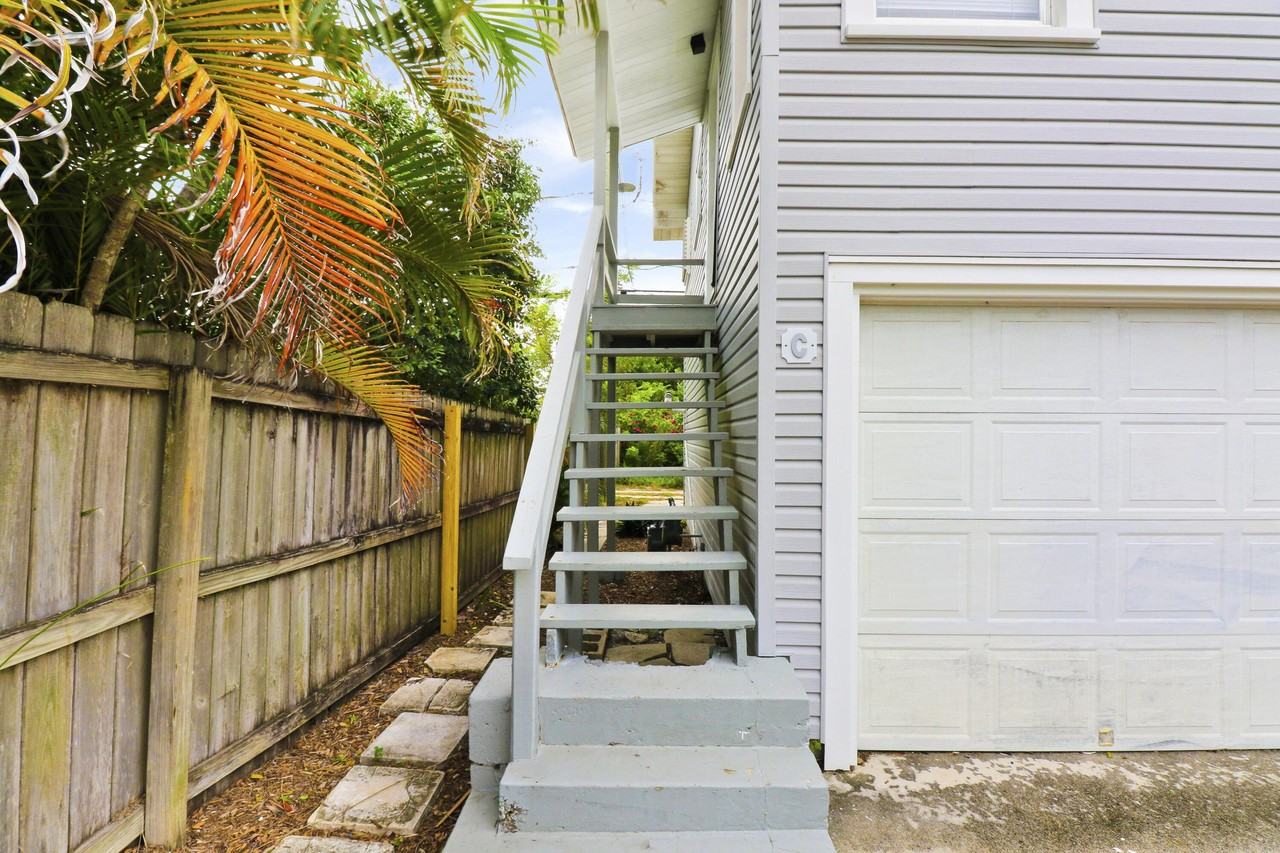 1118 N J St #C - Photo 3 of 13