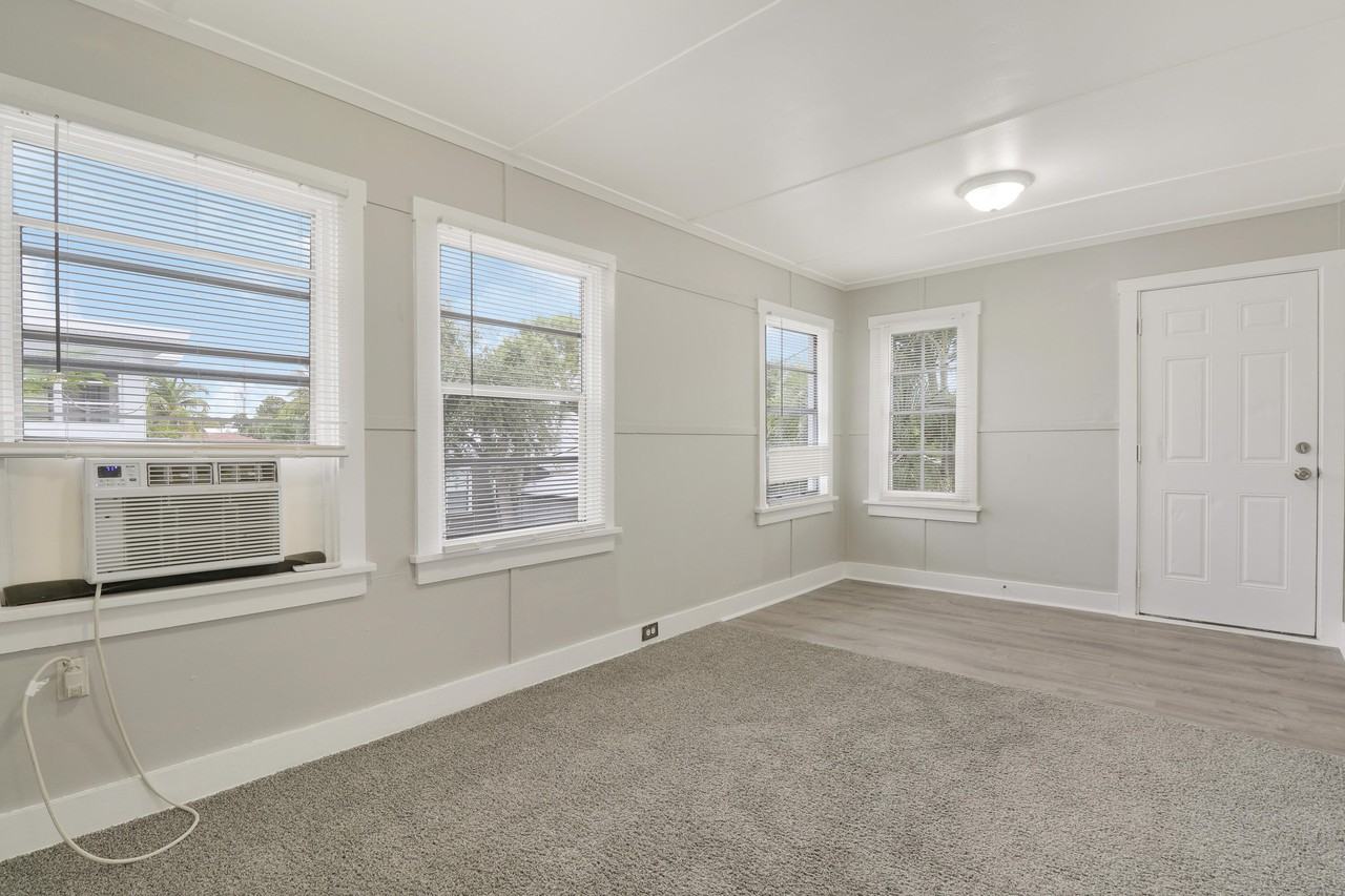 1118 N J St #C - Photo 4 of 13