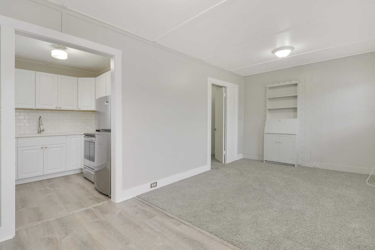 1118 N J St #C - Photo 6 of 13