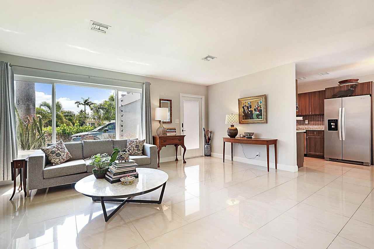 441 Ne 24th St - Photo 6 of 41