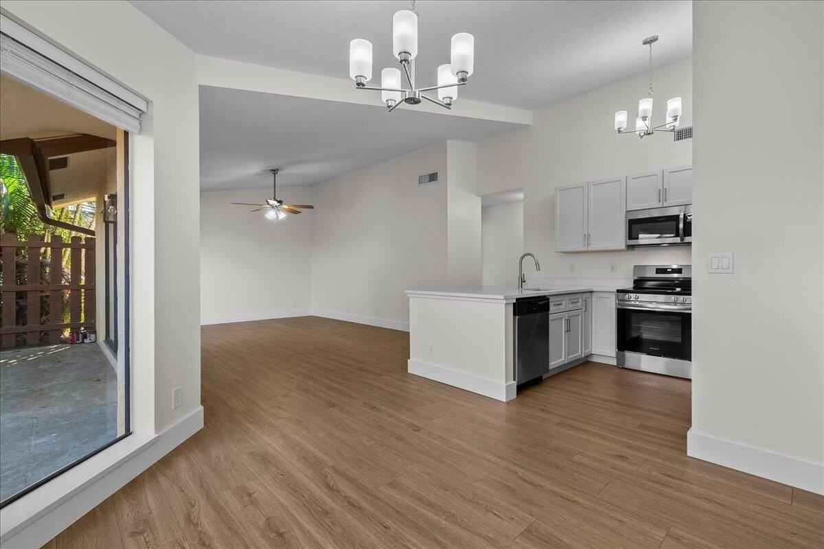 402 Springdale Cir #40B - Photo 3 of 29